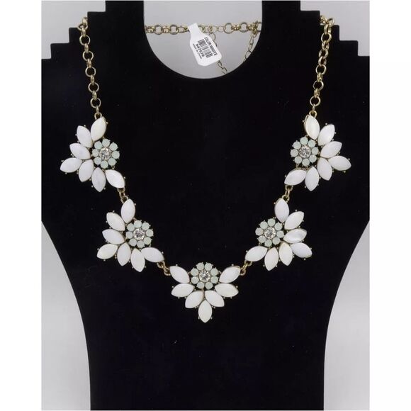 Beautiful Gold Tone Rhinestone Flower Statement NWT 18" - Picture 2 of 4